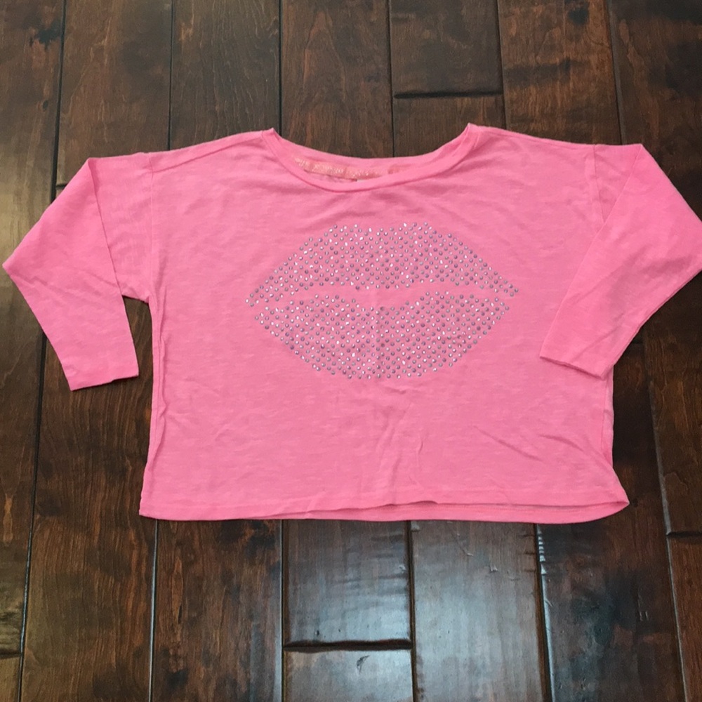 Cropped Lips 3/4 Sleeve Top